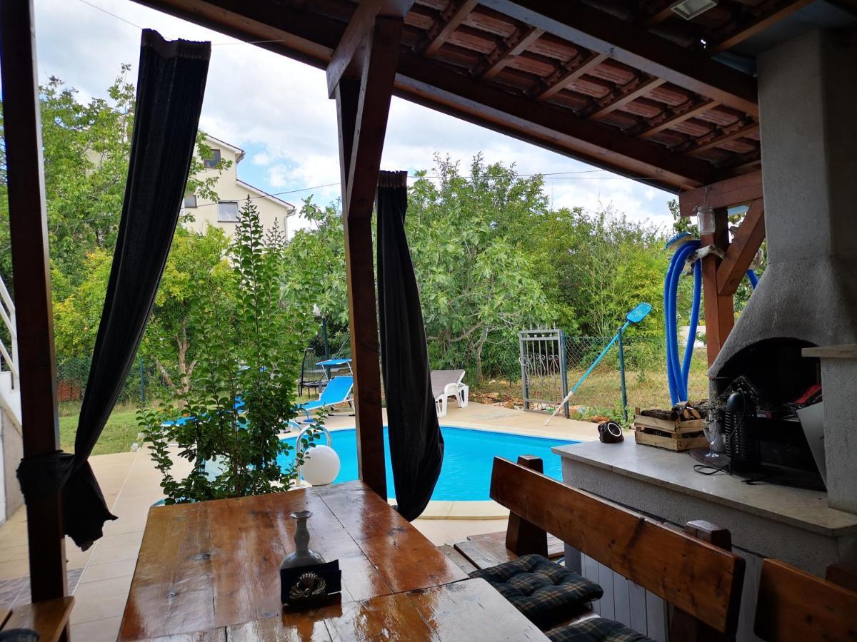 Chillout Apartments With Pool Patricia Fažana Exterior foto