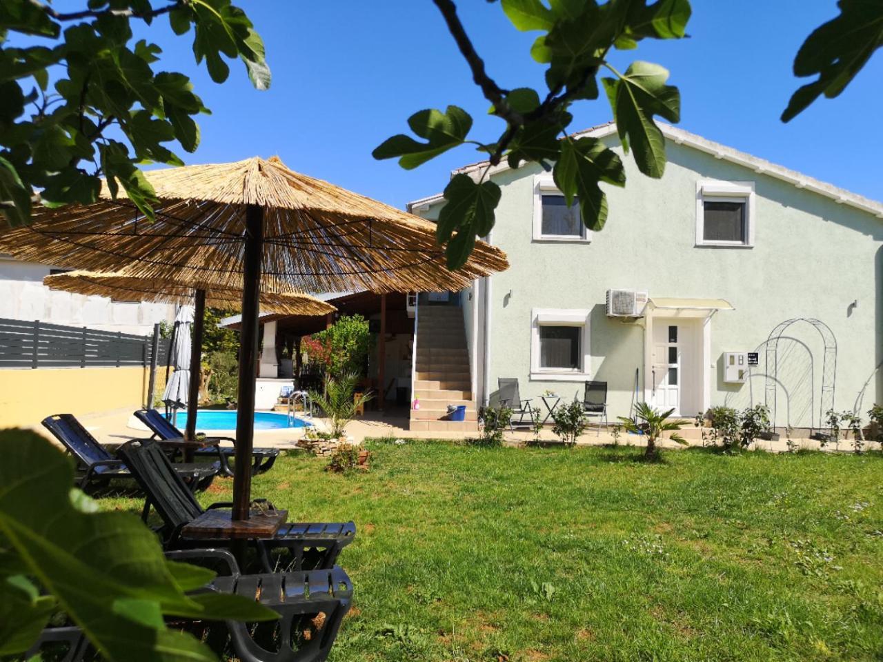 Chillout Apartments With Pool Patricia Fažana Exterior foto